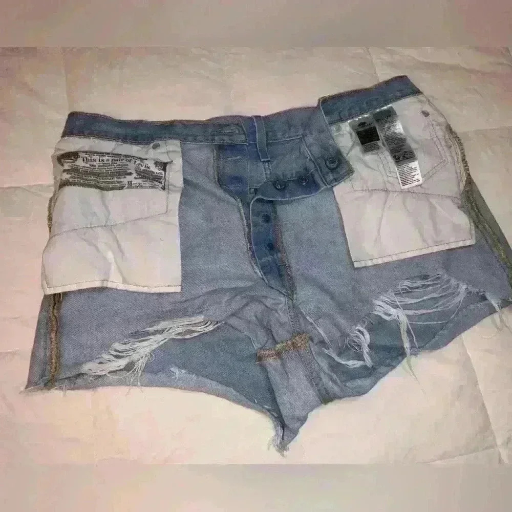 Levi’s denim shorts 501  size W34 - Picture 6 of 7